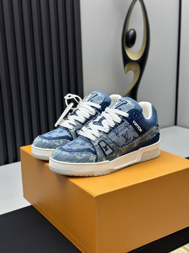 工厂直销 顶级版本 LV-路易威登-经典走秀新款空胶工艺 原版1：1开发复刻！！上脚非常舒适 奢侈用料，做工精细，中底印有欧洲制造英文字母鞋面由意大利进口小牛皮