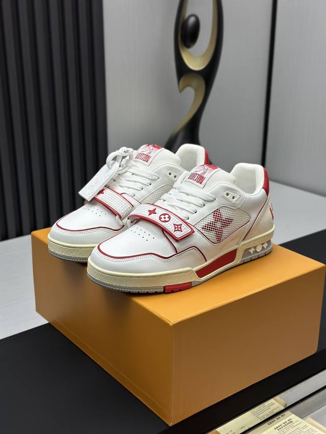 工厂直销 顶级版本 LV-路易威登-经典走秀新款空胶工艺 原版1：1开发复刻！！上脚非常舒适 奢侈用料，做工精细，中底印有欧洲制造英文字母鞋面由意大利进口小牛皮