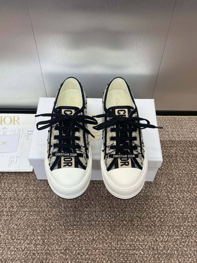 工厂价:女码 男码 Dior 迪奥2024早春最新情侣款厚底绑带低帮休闲鞋 Walk’n Dior Oblique 暗花字母logo提花刺绣图案拼色帆布运动小白