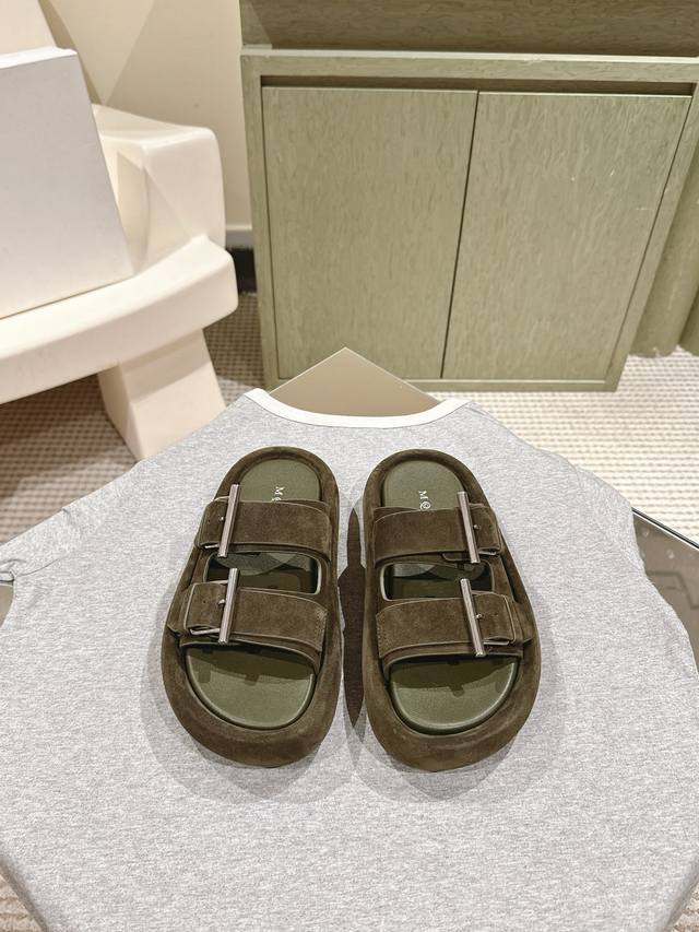 麦昆出拖鞋啦！材质：原版一比一牛皮私模扣真皮包跟Size：35-41