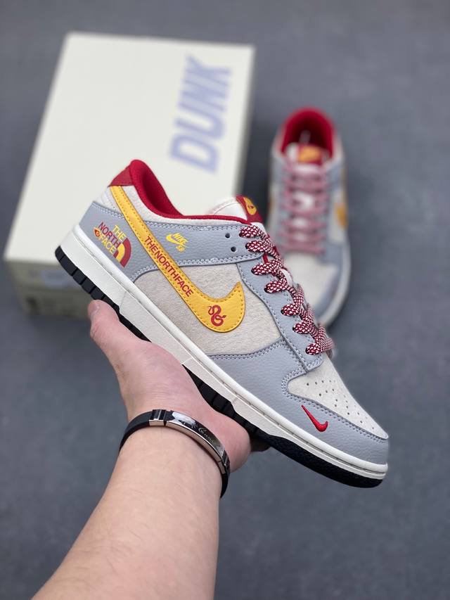 海外爆款限量发售！公司级 nike sb dunk low“北面蛇年联名 字幕黄勾” 周年高端定制 低帮休闲板鞋 定制鞋盒 大厂纯原品质出货 超高清洁度 皮料切