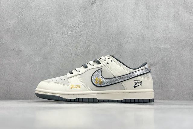 現貨 终端放店XC版 Nk SB Dunk Low 斯图西蛇年联名 猪八银勾 周年高端定制 低帮休闲板鞋#定制鞋盒 大厂纯原品质出货 超高清洁度 皮料切割干净无
