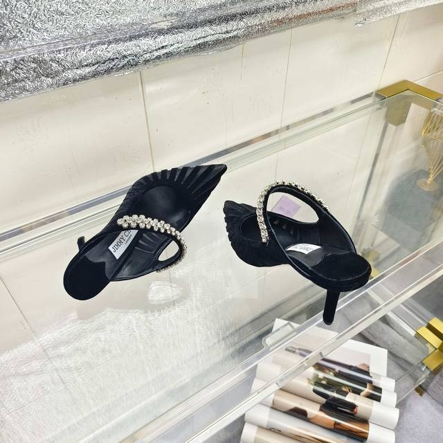 JIMMY CHOO 爆款尖头水钻高跟鞋钻带半拖凉鞋面料：进口丝绒拼网内里：小羊皮 大底：意大利真皮大底 码数：35～39 33 34 40 41 42定制不退