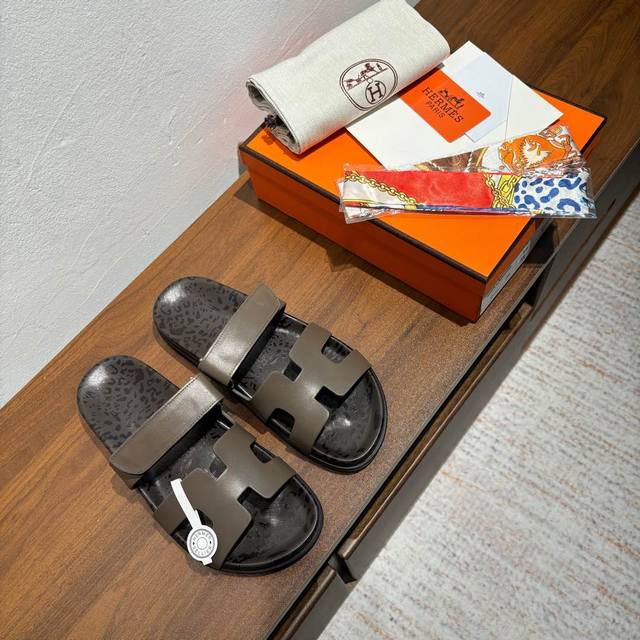 出厂价：女款 男款10品牌：HERMES编号：H8018- 199颜色：新色系码数:35一40 38-45鞋面材质：进口小牛皮大底材质：Tpu防滑耐磨大底HER