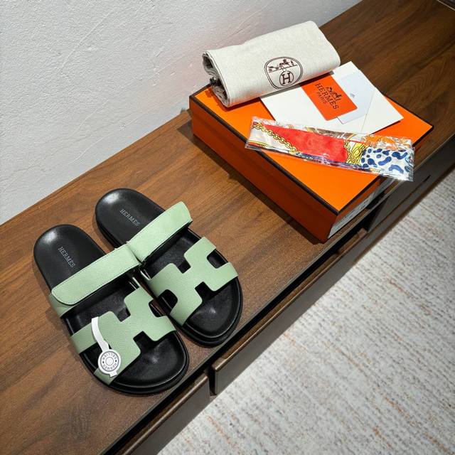 出厂价：女款 男款10品牌：HERMES编号：H8018- 199颜色：新色系码数:35一40 38-45鞋面材质：进口小牛皮大底材质：Tpu防滑耐磨大底HER