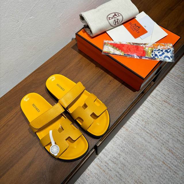 出厂价：女款 男款10品牌：HERMES编号：H8018- 199颜色：新色系码数:35一40 38-45鞋面材质：进口小牛皮大底材质：Tpu防滑耐磨大底HER