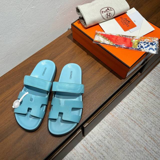 出厂价：女款 男款10品牌：HERMES编号：H8018- 199颜色：新色系码数:35一40 38-45鞋面材质：进口小牛皮大底材质：Tpu防滑耐磨大底HER
