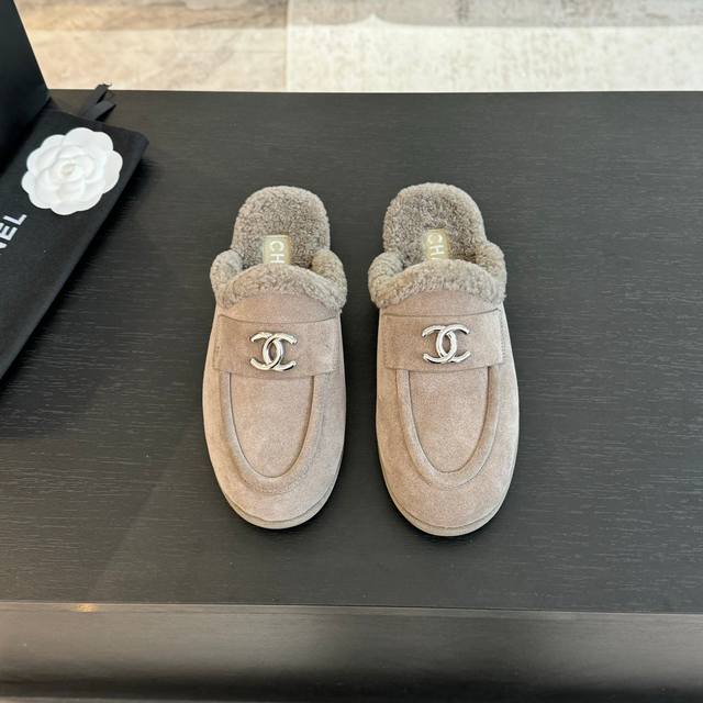 代购级 官网同步盒包装 ChaneL 24K泰迪毛毛鞋 秋冬新款 小香羊羔毛鞋 舒适保暖平底毛毛鞋 秋冬新款半拖香奶奶新品乐福鞋半拖 设计简约高级，超级百搭款！