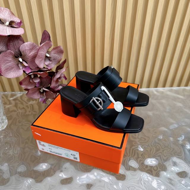 2025 新款Hermès 爱马仕经典高跟 凉鞋极约复古的设计 浓厚的异域风情 时髦感十足、随便上脚都很有腔调简简单单的款式随便搭配一下高级感就很棒百搭的颜色流