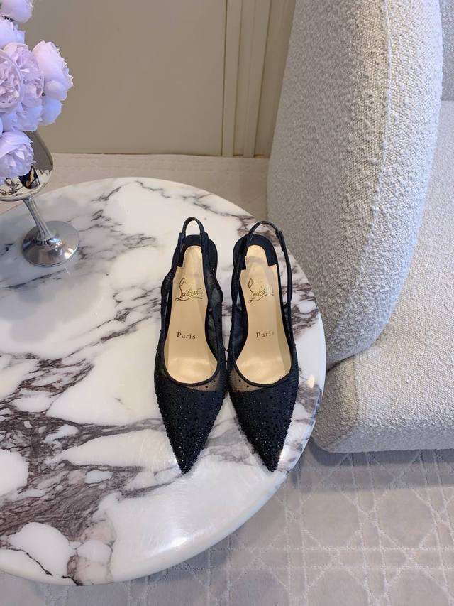 出厂价 Christian Loubouti* 新款水钻网纱透明红底高跟鞋 超多水钻装饰 高级感满满 闪耀夺目 富贵迷人 交织出童话般的梦境 鞋面进口网面材质A