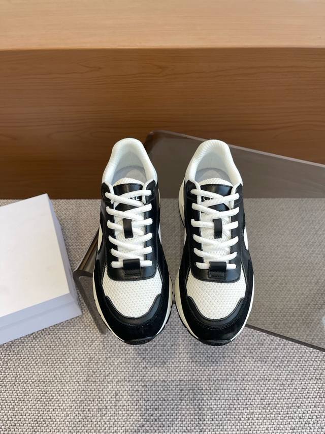 CELINE 赛琳 25ss 最新 Runner Cr-03系列 系带 休闲运动鞋新春运动小白鞋无论从楦型的轮廓隔板的拼接都让人耳目一新、前后品牌LOGO相呼应