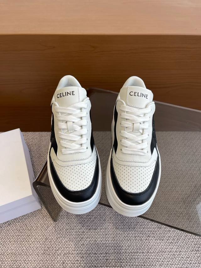 CELINE 赛琳 25ss最新 Block系列 厚底女款 休闲运动鞋TRIOMPHE 皮革贴饰，瞬间给这款 BLOCK 运动鞋注入了清新柔美的魅力，爱了爱了。