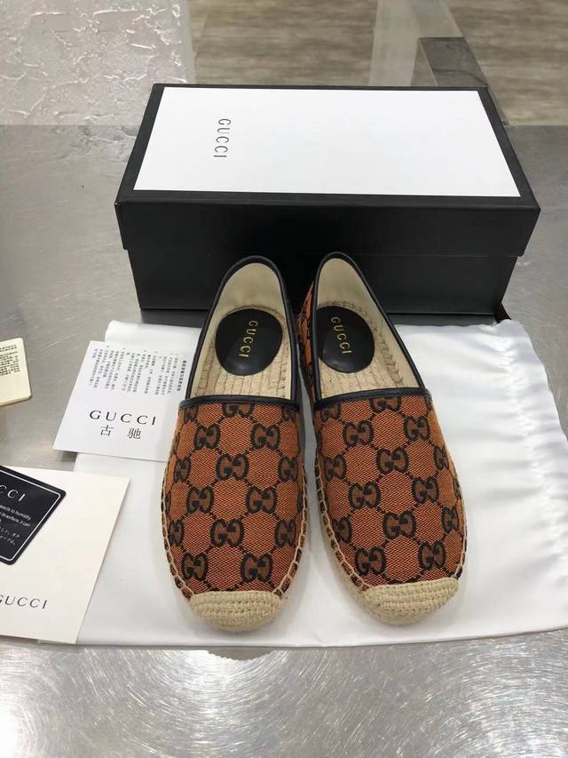 GUCCI 最新颜色渔夫鞋，原版1:1 开模橡胶注塑一体麻底，平底休闲，而且很好搭配 上脚超舒服，面料：进口特殊材料，内里 垫脚羊皮。码数：35一40 41可订