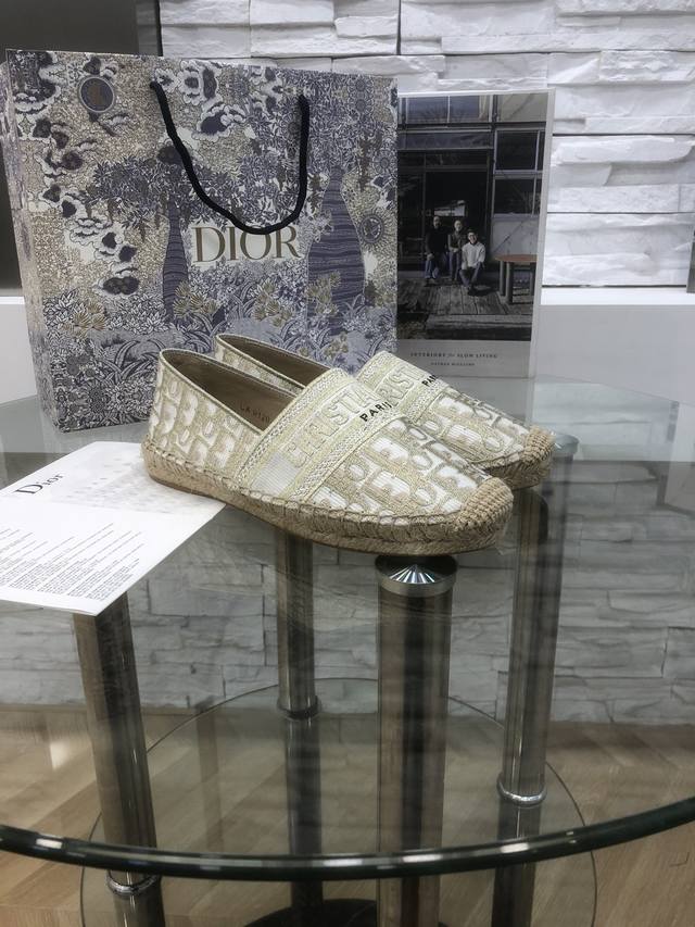顶级高版本原版1：1复刻Dior迪奥春夏专柜最新款色系 图案金属线提花刺绣渔夫鞋 单鞋经典logo刺绣设计可谓是这两年主打系列 无论包包鞋子还是是衣服都非常的热