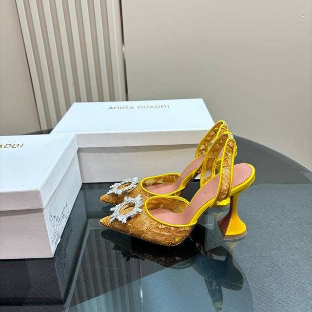 顶级版本钻扣 。Amina Muaddi 闪钻太阳花 绝美高跟凉鞋 正品1:1 复刻 顶级品质 购买原版 开发太阳花水钻扣 开模定制 历尽2个月才出来效果 AM
