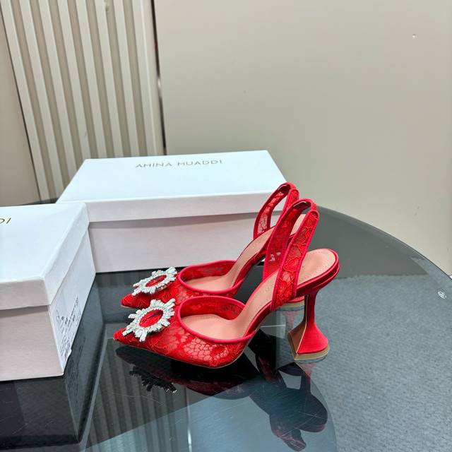 顶级版本钻扣 。Amina Muaddi 闪钻太阳花 绝美高跟凉鞋 正品1:1 复刻 顶级品质 购买原版 开发太阳花水钻扣 开模定制 历尽2个月才出来效果 AM