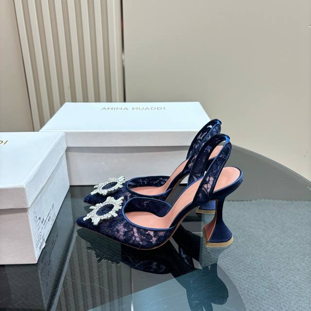 顶级版本钻扣 。Amina Muaddi 闪钻太阳花 绝美高跟凉鞋 正品1:1 复刻 顶级品质 购买原版 开发太阳花水钻扣 开模定制 历尽2个月才出来效果 AM