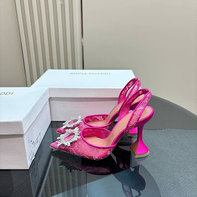 顶级版本钻扣 。Amina Muaddi 闪钻太阳花 绝美高跟凉鞋 正品1:1 复刻 顶级品质 购买原版 开发太阳花水钻扣 开模定制 历尽2个月才出来效果 AM
