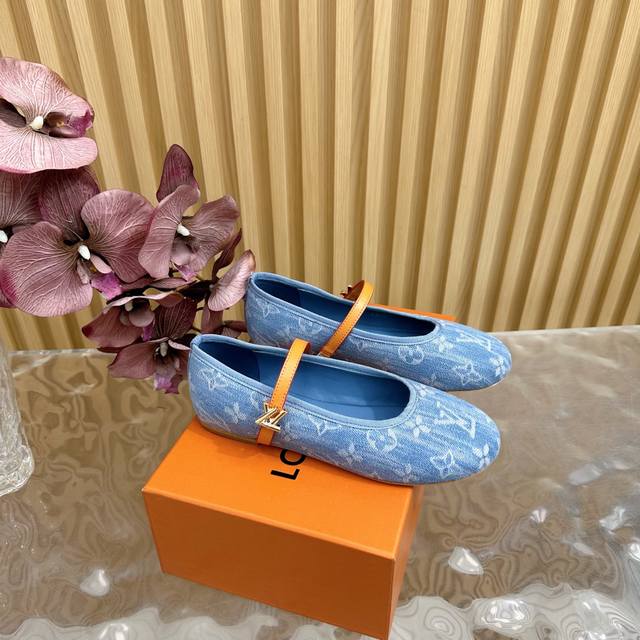LV 路易威登 25 2025 早春新品 顶级版本专柜主打最新款 玛丽珍漆皮单鞋 硬货上新 鞋面：牛仔布 老花布内里：进口山羊皮里大底：真皮大底鞋码: 35-4
