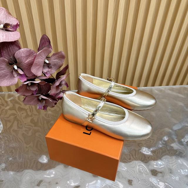 LV 路易威登 25 2025 早春新品 顶级版本专柜主打最新款 玛丽珍漆皮单鞋 硬货上新 鞋面：羊皮 漆皮内里：进口山羊皮里大底：真皮大底鞋码: 35-42