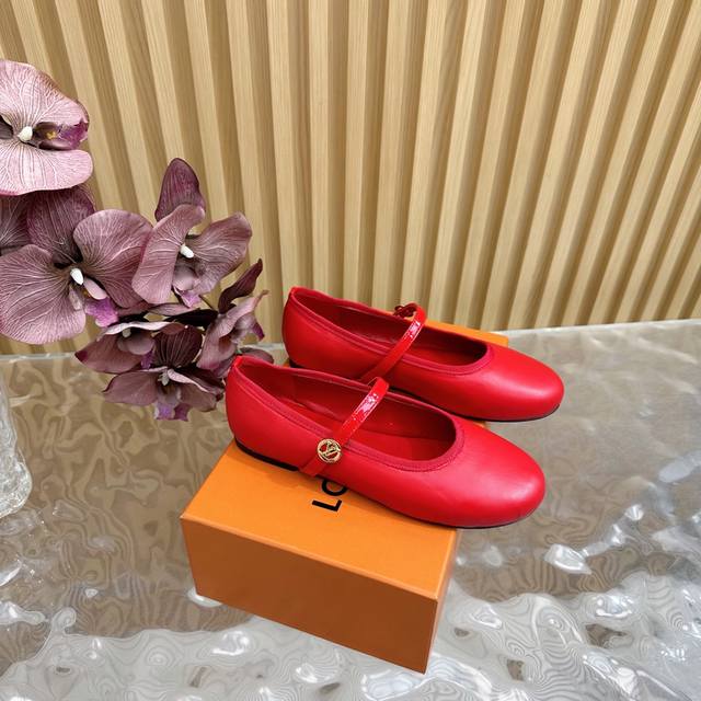 LV 路易威登 25 2025 早春新品 顶级版本专柜主打最新款 玛丽珍漆皮单鞋 硬货上新 鞋面：羊皮内里：进口山羊皮里大底：真皮大底鞋码: 35-42 40、