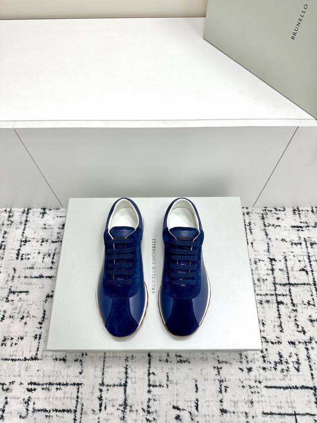 brunellocucinelli BC新款早秋新品女士条纹麂皮休闲运动鞋 装饰镶珠运动鞋 款号：25G27P鞋面：一比一复刻高丝光、牛皮拼接特殊材料搭配五金链