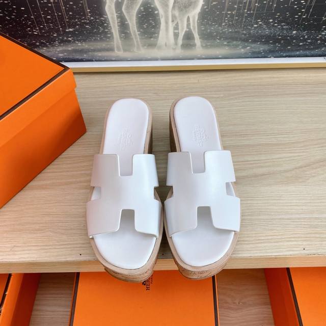 出厂 Hermès ，版型做工材料升级。Hermes市场最高版本纯手工鞋 顶级产品爱马仕松糕鞋 早春新款原版一样， 师傅级纯手工打造 ！高端定制，独家产品，行业
