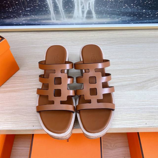 出厂 Hermès ，版型做工材料升级。Hermes市场最高版本纯手工鞋 顶级产品爱马仕松糕鞋 早春新款原版一样， 师傅级纯手工打造 ！高端定制，独家产品，行业