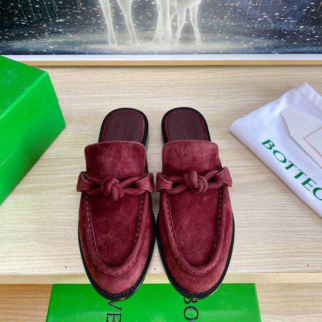 出厂 BOTTEGA VENET* 真皮 真皮结绳配饰 男女款 Astaire乐福拖鞋 酒红羊反绒皮 老钱风 乐福拖鞋 原版一比一做法 一致五金 当今流行的又一