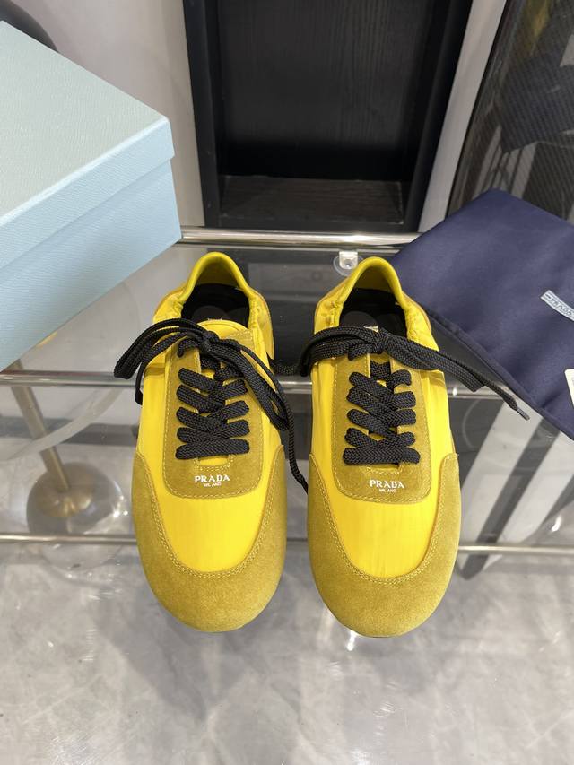 Prada 普拉达新款德训鞋 鞋面麂皮有肌理感，整双鞋子采购Zp开发打造，全部定制材料，独家开模大底，细节全部对版出货，连包装也做到跟正品一样。码数:35-41