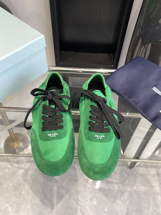 Prada 普拉达新款德训鞋 鞋面麂皮有肌理感，整双鞋子采购Zp开发打造，全部定制材料，独家开模大底，细节全部对版出货，连包装也做到跟正品一样。码数:35-41