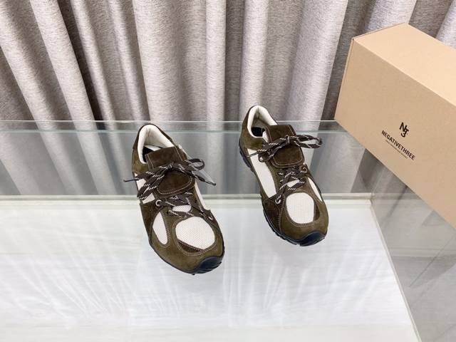 Negativethree nt3 韩国设计师品牌机能运动鞋 面料：高丝光牛津，透气网里，垫脚牛皮 大底： 防滑橡胶大底 颜色：天蓝.棕色.黑色三色可选 Siz