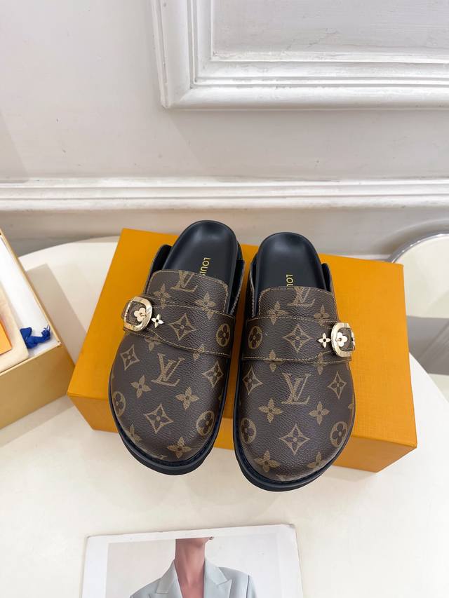 LV 路易威登 25 2025 早春新款 顶级版本专柜主打最新款LV COSY COMFORT金属扣面包穆勒拖鞋硬货上新BS代购级别！高级感十足！国内外博主刷爆