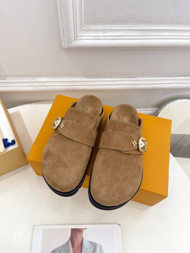 LV 路易威登 25 2025 早春新款 顶级版本专柜主打最新款LV COSY COMFORT金属扣面包穆勒拖鞋硬货上新BS代购级别！高级感十足！国内外博主刷爆