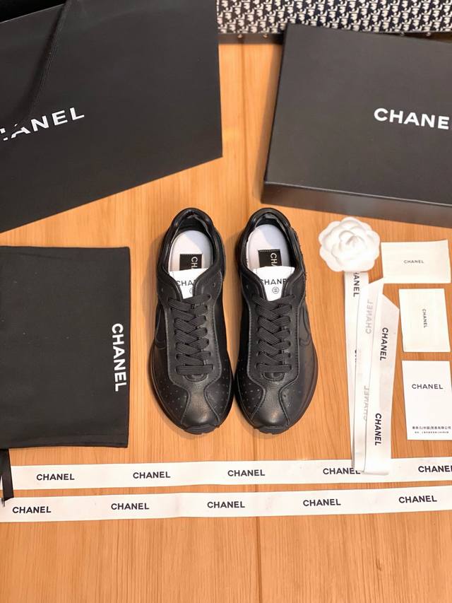 CHANEL 25c新款运动鞋整双鞋子采购Zp开发打造，全部定制材料，独家开模大底，细节全部对版出货，连包装也做到跟正品一样。码数:35-40