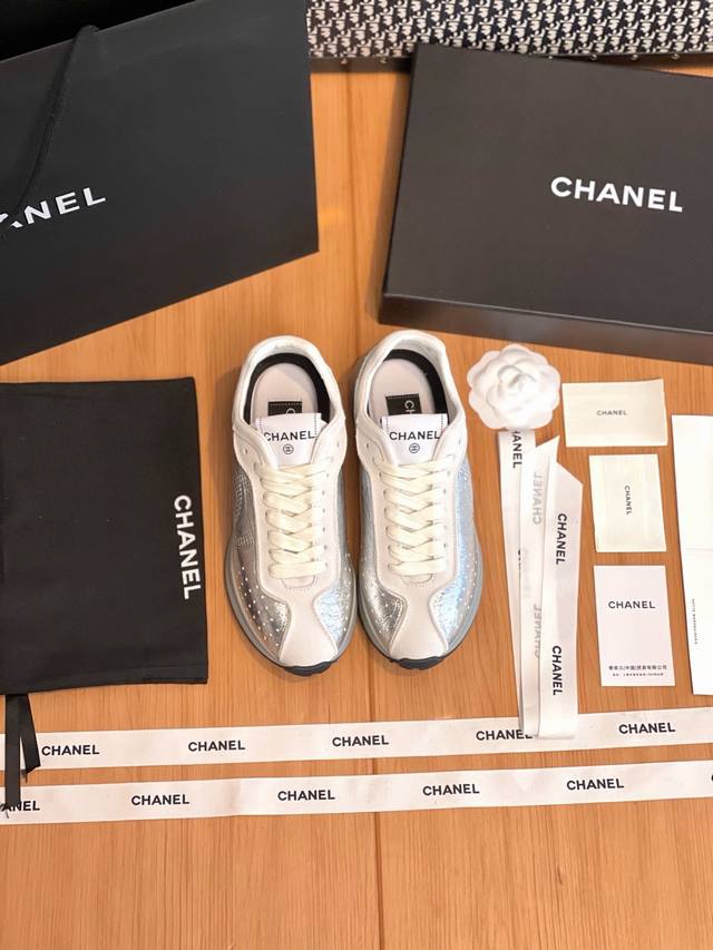 CHANEL 25c新款运动鞋整双鞋子采购Zp开发打造，全部定制材料，独家开模大底，细节全部对版出货，连包装也做到跟正品一样。码数:35-40