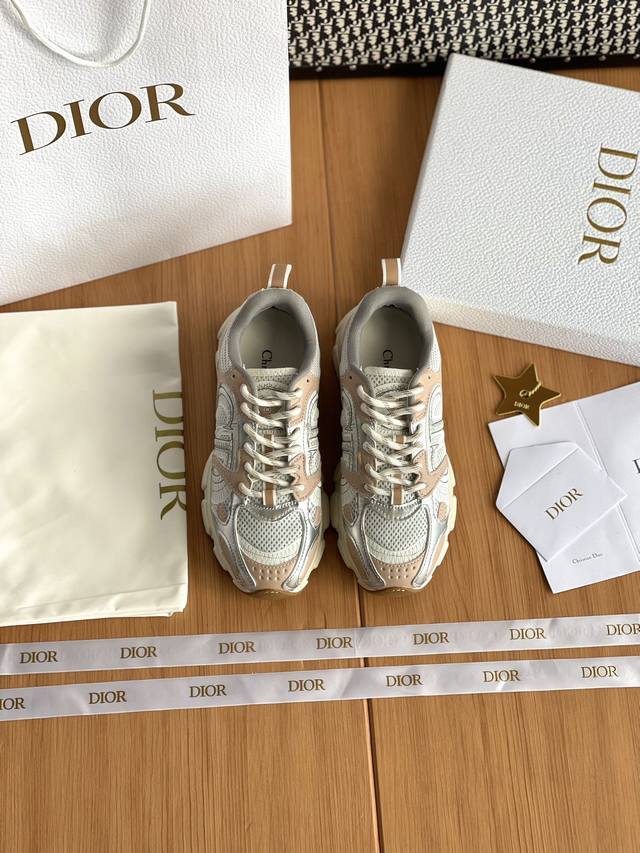 Dior Chrono运动鞋整双鞋子采购Zp开发打造，全部定制材料，独家开模大底，细节全部对版出货，连包装也做到跟正品一样。码数:女35-40