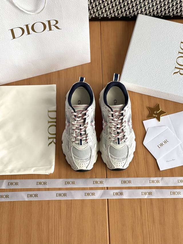 Dior Chrono运动鞋整双鞋子采购Zp开发打造，全部定制材料，独家开模大底，细节全部对版出货，连包装也做到跟正品一样。码数:女35-40