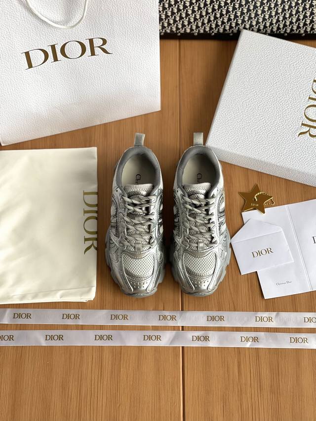 Dior Chrono运动鞋整双鞋子采购Zp开发打造，全部定制材料，独家开模大底，细节全部对版出货，连包装也做到跟正品一样。码数:女35-40