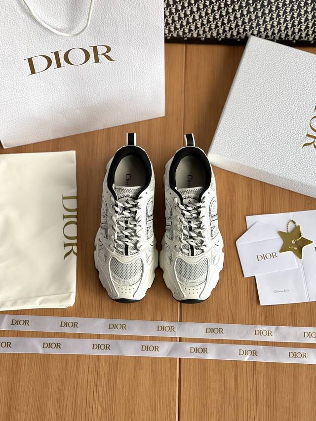 Dior Chrono运动鞋整双鞋子采购Zp开发打造，全部定制材料，独家开模大底，细节全部对版出货，连包装也做到跟正品一样。码数:女35-40