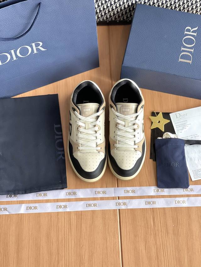 Dior B57系列整双鞋子采购Zp开发打造，全部定制材料，独家开模大底，细节全部对版出货，连包装也做到跟正品一样。码数:男39-44