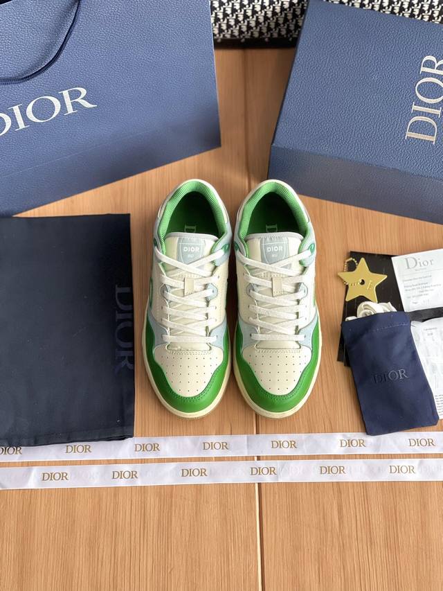 Dior B57系列整双鞋子采购Zp开发打造，全部定制材料，独家开模大底，细节全部对版出货，连包装也做到跟正品一样。码数:男39-44