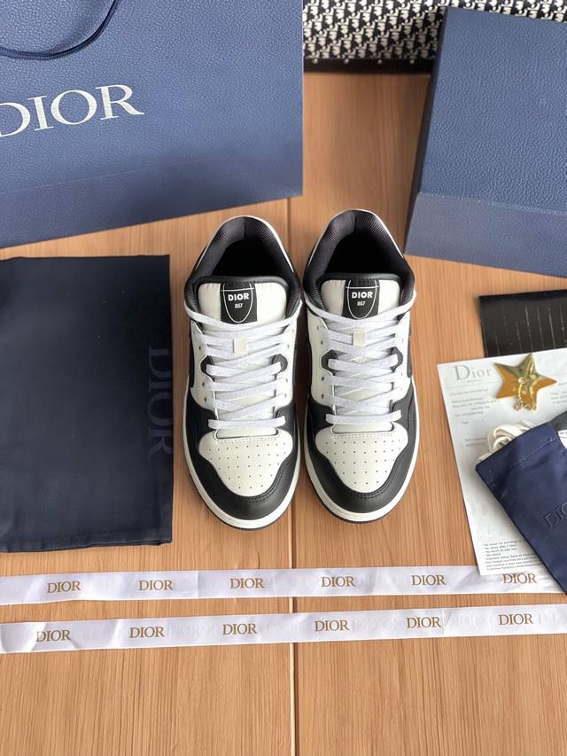 Dior B57中帮款整双鞋子采购Zp开发打造，全部定制材料，独家开模大底，细节全部对版出货，连包装也做到跟正品一样。码数:男39-44