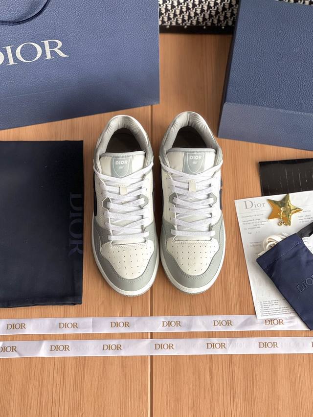 Dior B57中帮款整双鞋子采购Zp开发打造，全部定制材料，独家开模大底，细节全部对版出货，连包装也做到跟正品一样。码数:男39-44