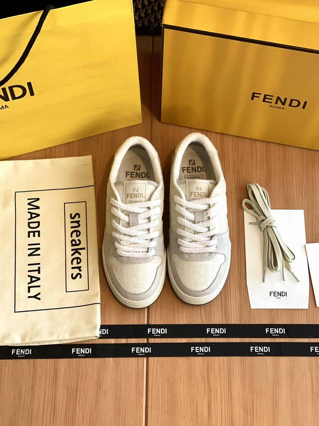 Fendi Match经典款整双鞋子采购Zp开发打造，全部定制材料，独家开模大底，细节全部对版出货，连包装也做到跟正品一样。码数:女：35-40 男39-44