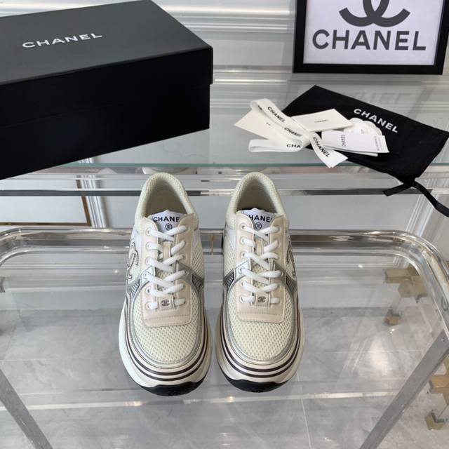 Chanel新款运动鞋 顶级版本 购入原版一比一开发 专柜断货王 各大博主人手必备款 经典超百搭 原版开模皮料空压工艺 原版开模多层组合大底 Size：35-4