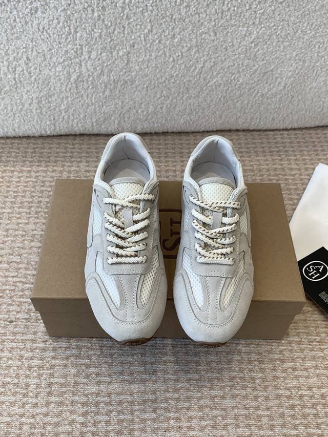 皮网 全皮ASH 25ss 春夏新款 意大利轻奢潮牌 德训鞋 小白鞋优质牛皮多彩鞋标透气孔设计坚韧明星同款休闲系列，简约设计的冲孔透气鞋身，搭配轻盈回弹增高鞋底