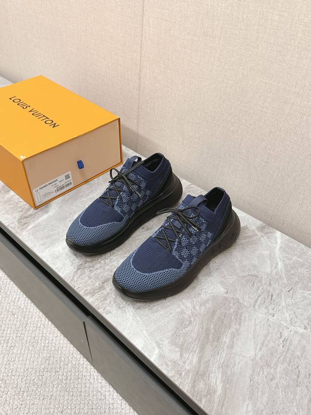 Louis Vuitton 路易威登25ss最新弹力布运动鞋 春夏秀场出镜率最高的一款单品 超多名模上脚 简约大方非常百搭 鞋面采用进口弹力布； 侧面驴家专属鸽