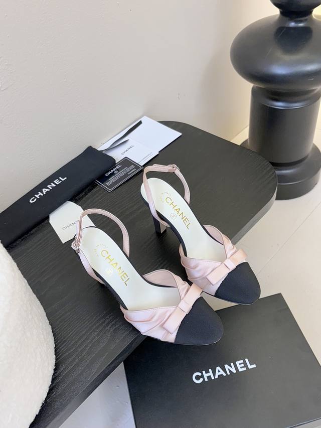 Chanel 小香25CA新品蝴蝶结单鞋系列原版1:1复刻 经典中的经典无论搭配裤装还是裙装都是完美小圆头的设计很好的修饰脚型 小仙女们必备！鞋面采用进口真丝内