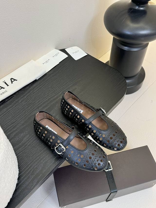 原包装Alaia 走秀款平底芭蕾舞鞋章小蕙同款 甜酷芭蕾风 人气超高的一款芭蕾舞鞋，浪漫又迷人 舒适百搭原版订制牛皮 网纱 羊京面料羊皮内里私模橡胶防滑大底码数